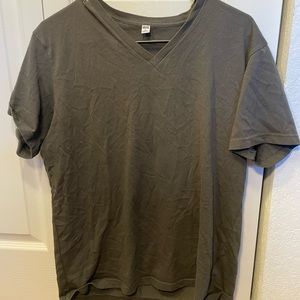 Men’s V Neck t shirt, Uniqlo, soft fabric